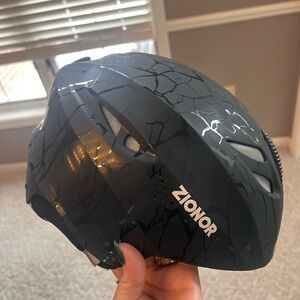 NWT ZIONOR Ski Snowboard Helmet w/ Visor Adjustable Dial Fit Black Crackle